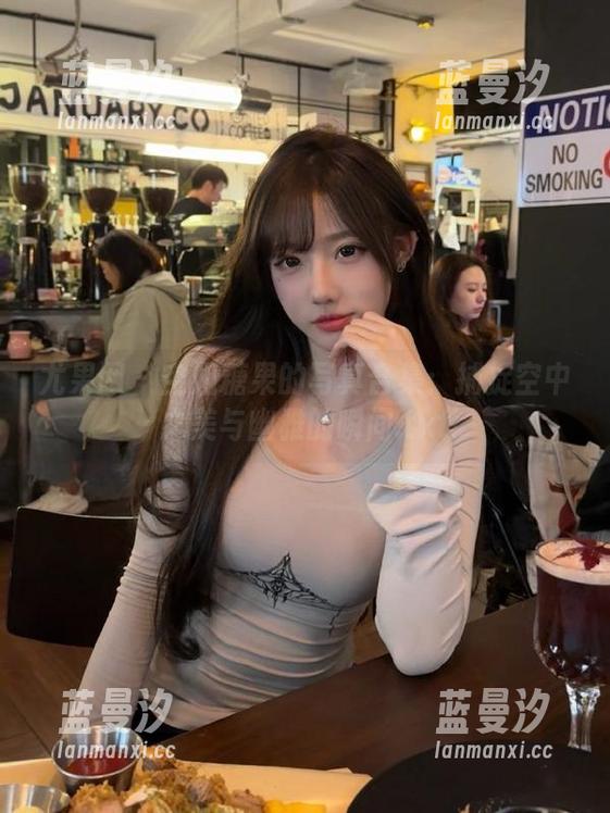 尤果网 - 空姐糖果的写真合集：捕捉空中之美与幽雅的瞬间.txt