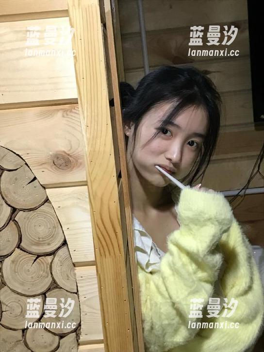 尤果网 - 探索萌神妹妹的吊带写真，在线即刻感受她的魅力与风情！.txt