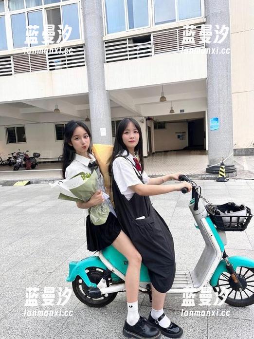尤果网 - 贝拉的红裙私拍图集，带你走进她的时尚世界.txt