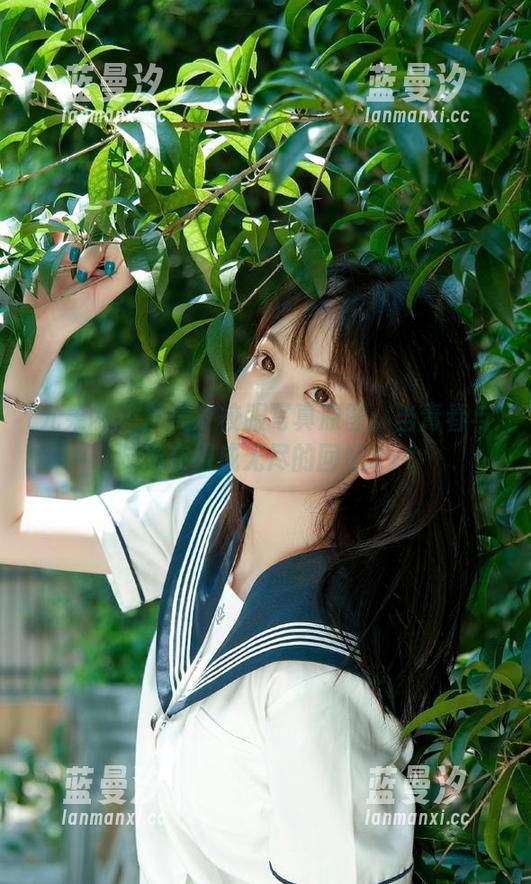 尤果网 - 颜美汐校服写真原图：当青春与时光交织成无尽的回忆.txt