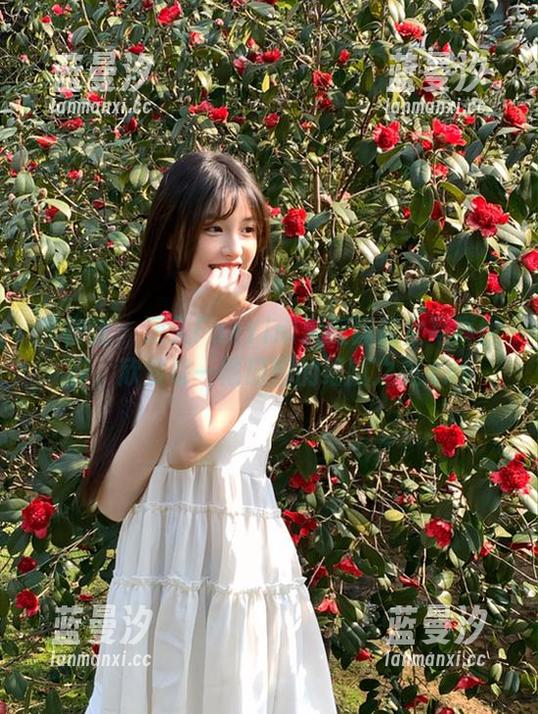 尤物馆 - 深入FoxYini孟狐狸修女写真世界，欣赏每一幅原图的细腻之美.txt