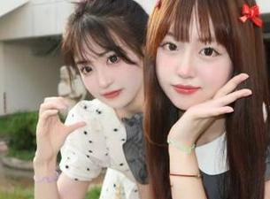 尤物馆 – 泳池之梦：Kely香香的私拍套图，宛如夏日阳光下的水波荡漾.txt