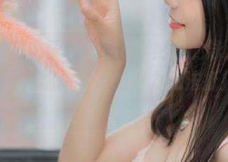 尤蜜荟 – 观看Angela小热巴的泳池写真，水面波光粼粼，她的魅力无法抵挡！.txt