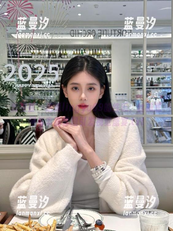 尤蜜荟 - 邂逅lingyu69的性感：丝袜原图与丰富套图引发视觉盛宴.txt