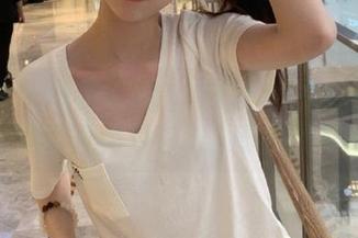 尤蜜荟 – 感受Lingyu的JK魅力：她的精选写真作品集带你进入奇妙世界.txt