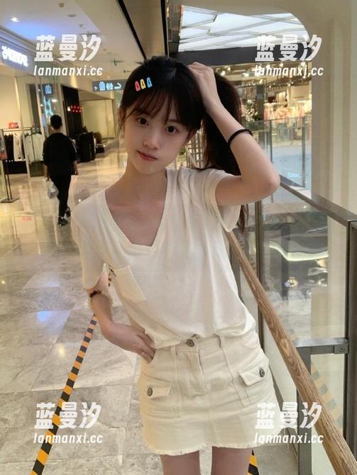 尤蜜荟 - 感受Lingyu的JK魅力：她的精选写真作品集带你进入奇妙世界.txt