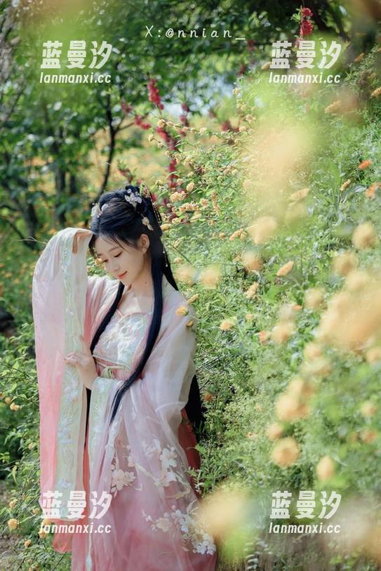 年年Nnian爱丽丝仙境写真公开，快来领取你的免费照片吧！.txt