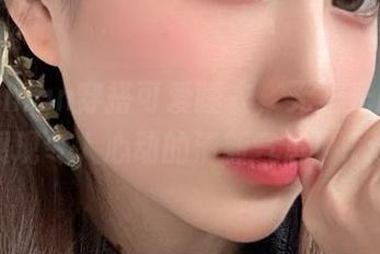 年年Nnian穿搭可爱睡衣，无圣光原图中展现令人心动的清新气息！.txt