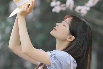 异思趣向 – 小九毛衣高清写真解析，温情与时尚交织的梦幻组合.txt
