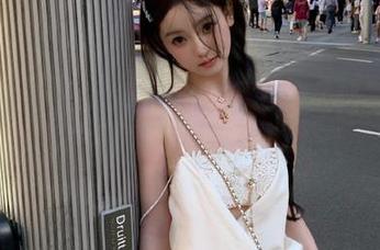 异思趣向 – 探索小宝的黑色油亮丝写真世界，免费下载等你！.txt
