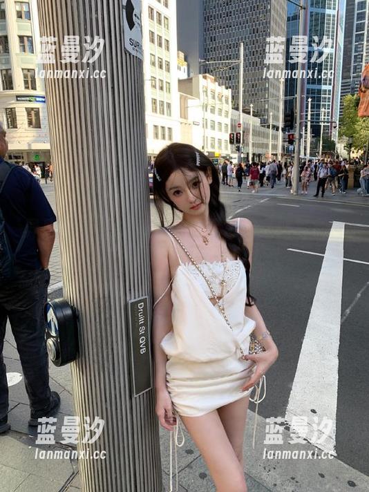 异思趣向 - 探索小宝的黑色油亮丝写真世界，免费下载等你！.txt