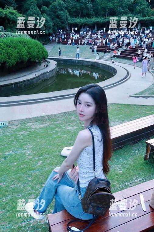 微密圈 - 最新套图更新！张思允与烈焰玫瑰房车的绝美邂逅.txt