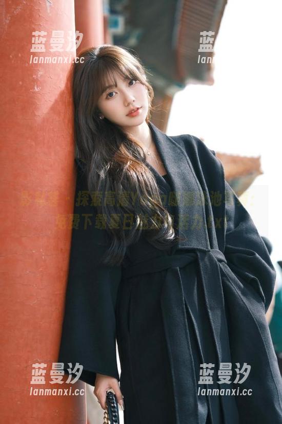 影私荟 - 探索高清Yoga啵娜泳池写真：免费下载夏日魅力与活力.txt