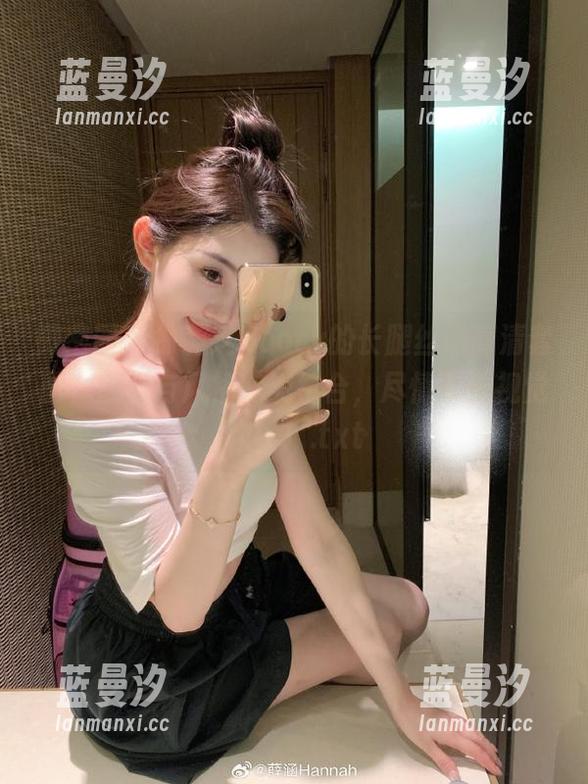 微密圈 - 徐莉芝Booty的长腿丝诱高清套图，腿型与风格完美结合，尽情享受视觉盛宴！.txt