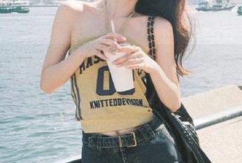 微密圈 – 徐莉芝教室里的故事：每张图片分享都蕴藏着难以言喻的情感与思考.txt