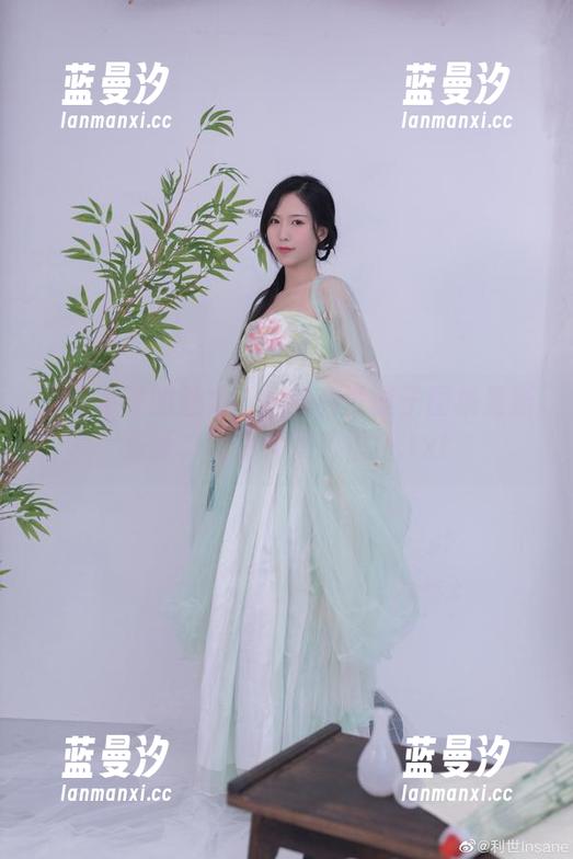 不可错过的魅力：抖娘利世妻子图集最新更新，让你大饱眼福！.txt