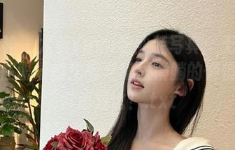 推女神 – 尤美Yumi职业装写真：无圣光，我在职场的优雅与窝里横躺的懒惰形成鲜明对比！.txt