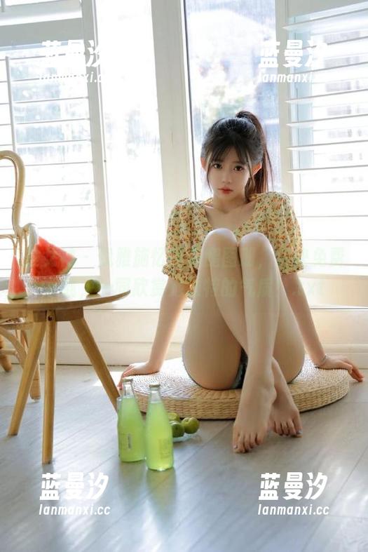推女神 - 优雅施忆佳美腿图册，赶快免费下载，一同欣赏她独特的气质！.txt
