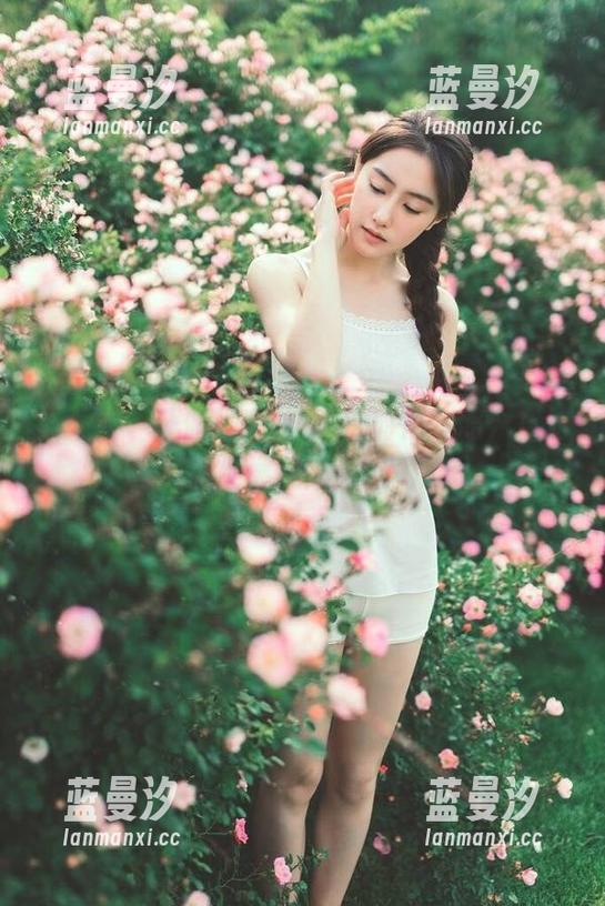 推女神 - 汪佩妮Penny的时尚之路：美脚写真图册展现风格魅力.txt