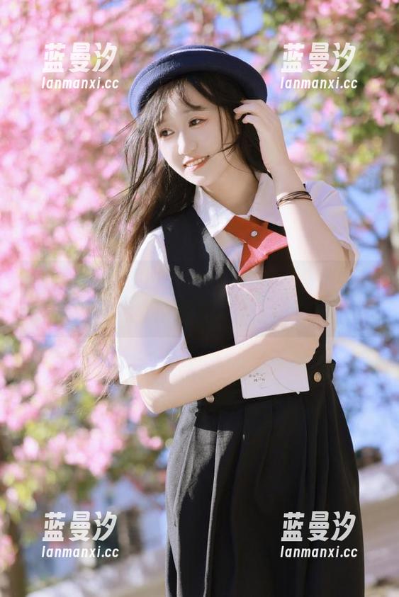 月下摄影 - 深度解析秀秀空姐作品集，专业写真资源让你大开眼界.txt