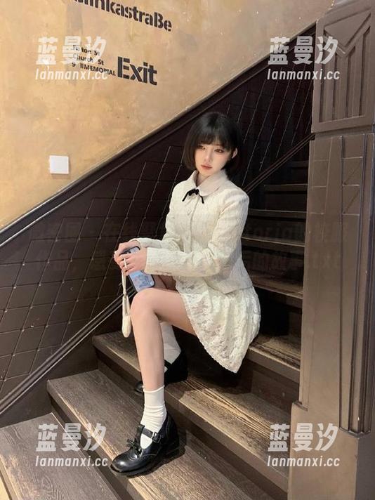 微密圈 - 在线聚焦果儿Victoria的校服作品，感受每一幅画面背后的故事.txt