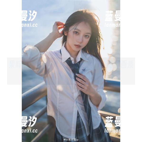 果咩酱w精彩JK写真在线发布，高清画质展现她的独特个性与魅力！.txt