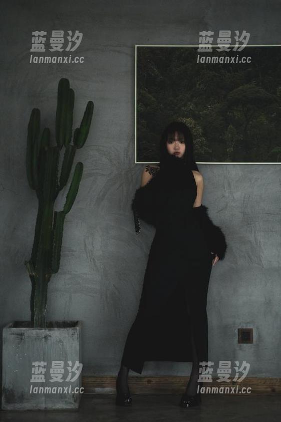 柒柒不可爱女王带你免费逛写真，图片美得让人心动不已！.txt