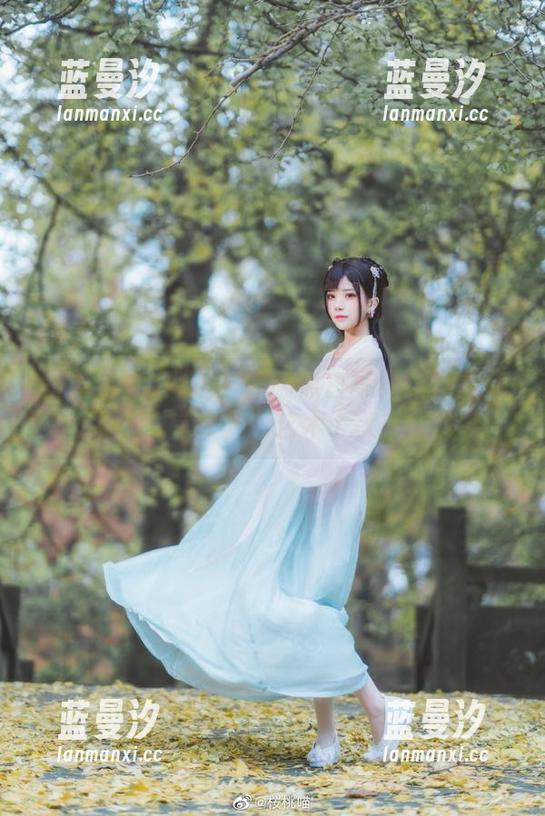 图库里的比喻：桜桃喵黑白写真让你重新定义光影艺术.txt