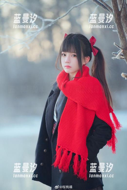 在桜桃喵的泳池世界里，精彩美图分享带来欢乐.txt