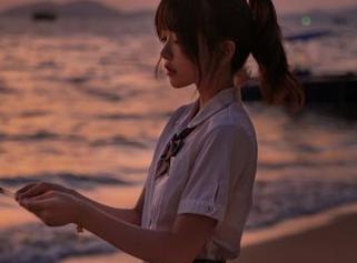 迷雾中的桜桃喵，全套写真《未熟3雨下》揭示青春的雨季故事.txt