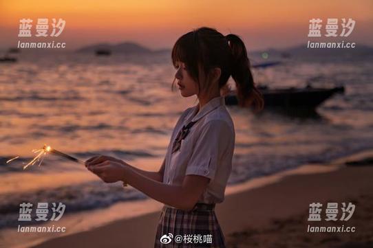 迷雾中的桜桃喵，全套写真《未熟3雨下》揭示青春的雨季故事.txt