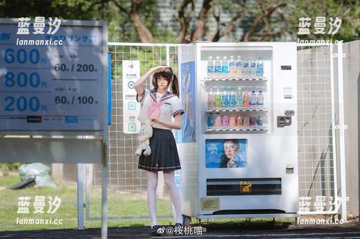 唯美定制：桜桃喵加藤惠的常服图片记录每一份独特魅力.txt
