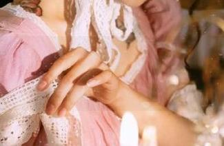 梦丝女神 – 刘诺私房制服写真集：唯美图片揭示她的优雅与风情.txt
