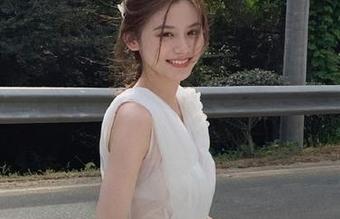梦丝女神 – 高清照片中的王娇娇：探索死库水牛仔的无限美丽与创意.txt