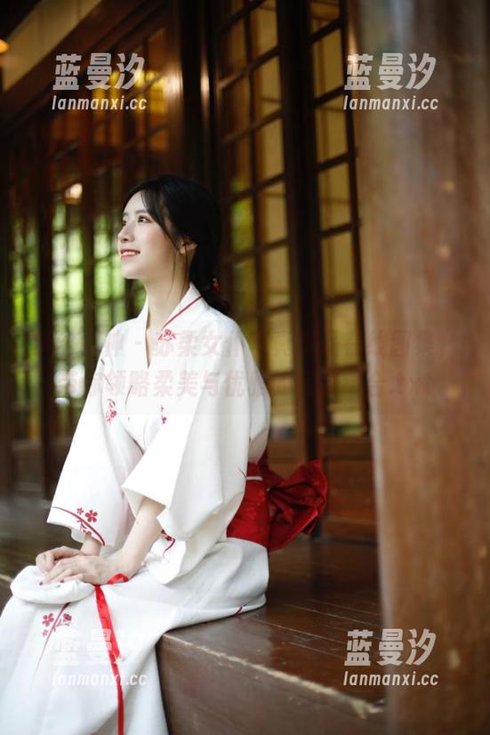 梦丝女神 - 苏柔女仆写真作品在线图集，带你领略柔美与优雅的完美结合.txt