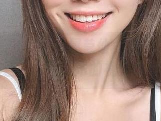 梦丝女神 – 定制专属莹仙女黑丝写真作品，融合时尚与艺术的视觉盛宴.txt