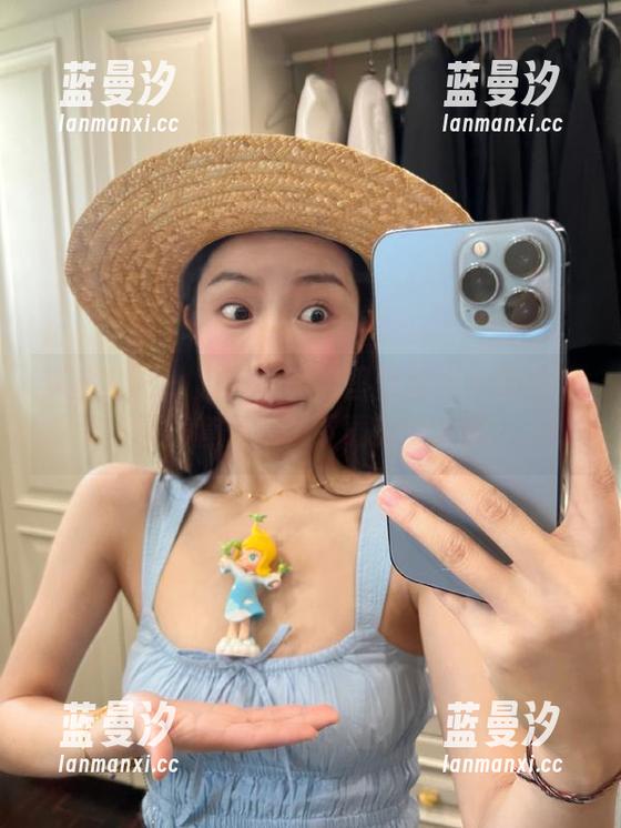 梦丝女神 - 魏婷婷的裤里丝作品引领时尚潮流，精美套图免费下载即刻体验！.txt