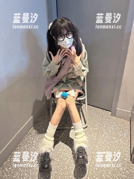 森萝财团 - Sia与瑜伽的完美融合，优雅写真壁纸等你来发现.txt
