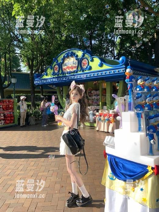 森萝财团 - 职场女神卉子：不可错过的职业装美图套图，瞬间提升你的时尚感.txt