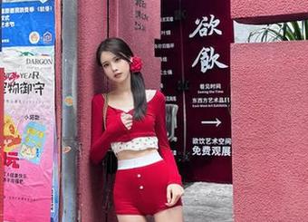 森萝财团带来新惊喜：吊带短裙50D白丝时尚图集合集.txt