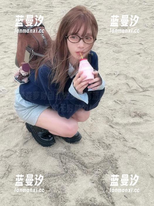 走进森萝财团红衣少女高清图库，发现青春的无穷魅力！.txt