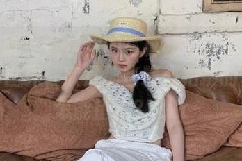 模范学院 – 让优优的写真秘书带你进入她的梦幻世界，欣赏那些精心拍摄的套图，怎能错过？.txt