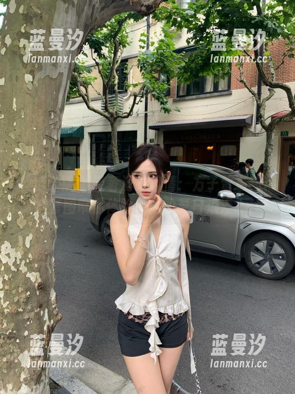 模范学院 - 轻奢海边风情：方子萱最新精选套图带你体验无尽的夏日浪漫.txt