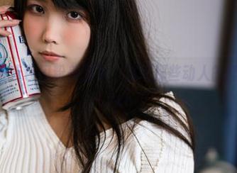 在汪知子蓝色闪粉美图中，发现那些动人的套图故事.txt