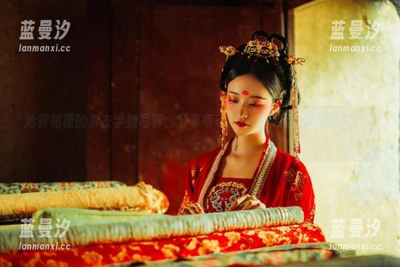 沧霁桔梗的麻衣学姐写真，分享每一幅作品背后的灵感旅程！.txt