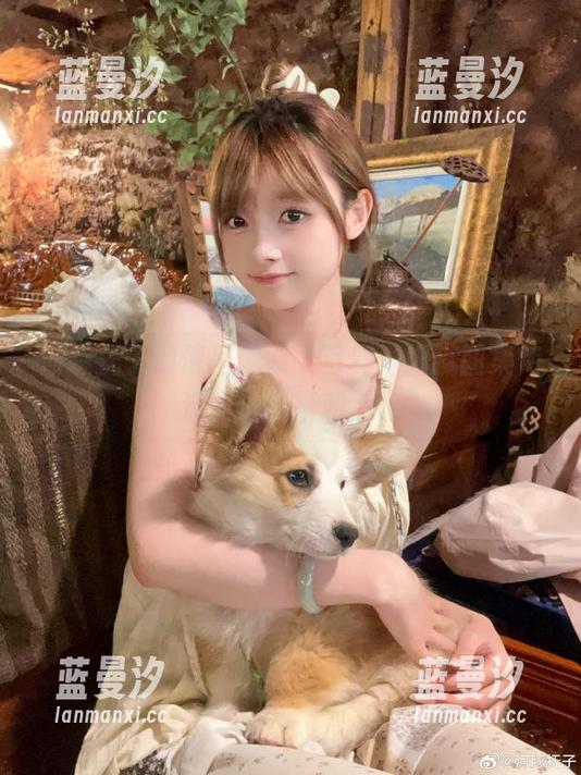 河豚抚子倾情呈现修女写真，细腻图集传递内心的平和.txt