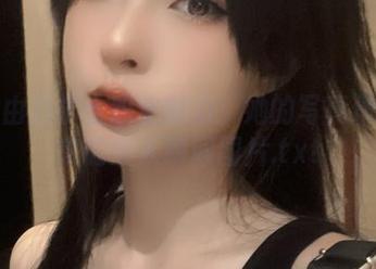 清水由乃护士职业魅力：她的写真作品带来的感人瞬间图片.txt