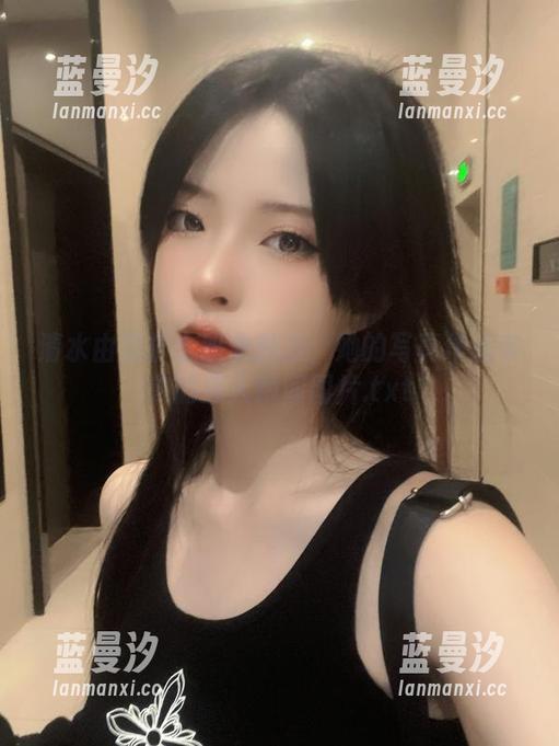 清水由乃护士职业魅力：她的写真作品带来的感人瞬间图片.txt