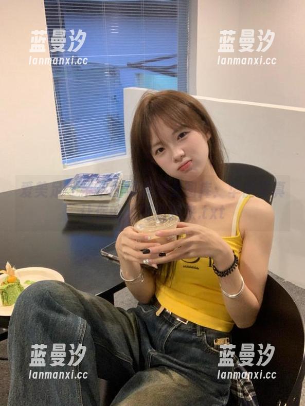 爱美足 - 芊芊的可爱美足图库：华丽写真让你的眼睛亮起来.txt