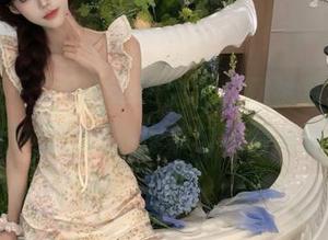 爱蜜社 – 在Yannie的全套网袜写真中，发现她对美的深刻理解与独特表达！.txt